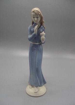 Фигура фарфор статуэтка германия липпельсдорф девушка с огнем держит факел в руках 25 см №14491