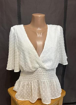 Белая летняя блуза шифон в горошек с баской