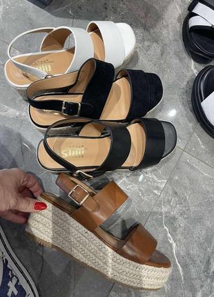 Стильні жіночі босоніжки платформа