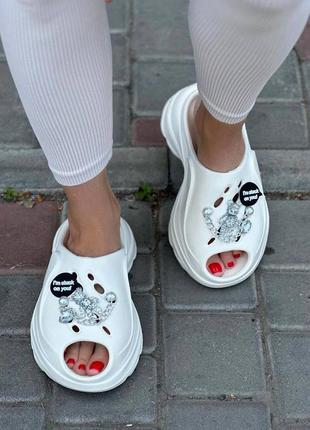 Женские шлепанцы