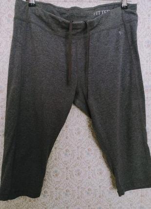 Спортивні жіночі капрі.