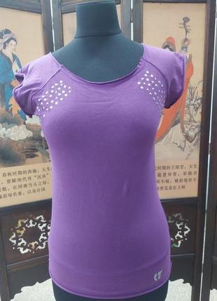 Футболка жіноча з декором.