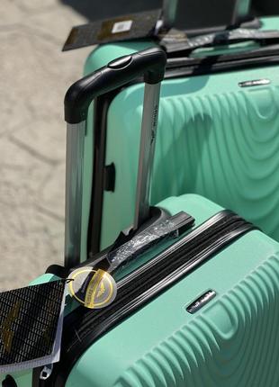 Ударопрочный wings средний чемодан дорожный m на колесах польша 75 литров6 фото