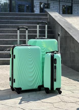Ударопрочный wings средний чемодан дорожный m на колесах польша 75 литров3 фото