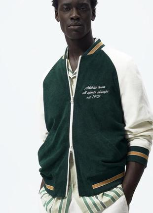 Новий чоловічий бомбер zara