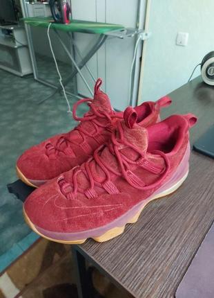 Удобные и качественные кроссовки nike lebron. состояние очень хорошее.