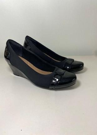 Нові жіночі туфлі clarks