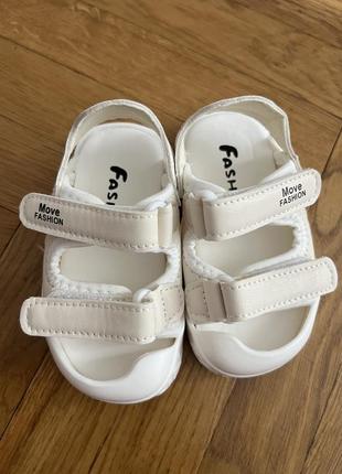Дитячі сандалі