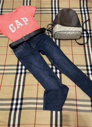 Продаю стильную фирменную футболку gap