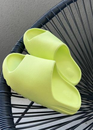 Оригінальні yeezy slides glow green