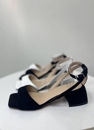 Жіночі босоніжки з натуральної шкіри та замші