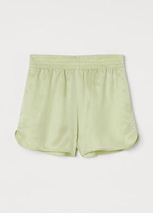 Нежно зеленые сатиновые шорты от h&m