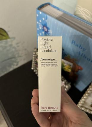 Хайлайтер rare beauty positive light liquid luminizer highlight mesmerize