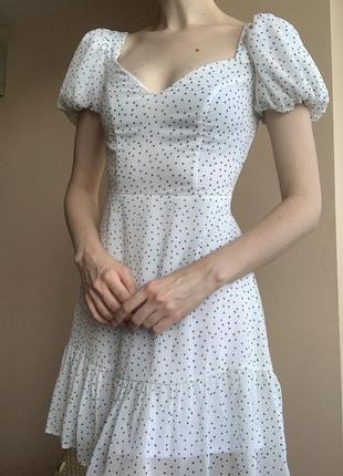 Платье с пышными рукавами