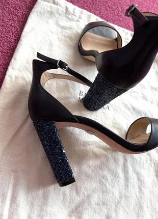 Нереальної краси босоніжки badgley mischka5 фото