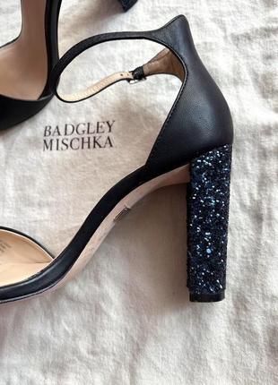 Нереальної краси босоніжки badgley mischka3 фото