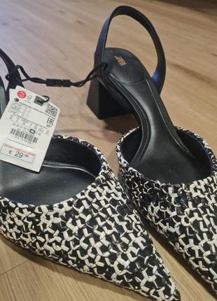 Zara босоніжки