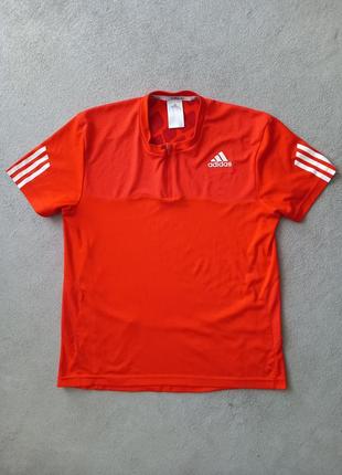 Брендовая футболка adidas.