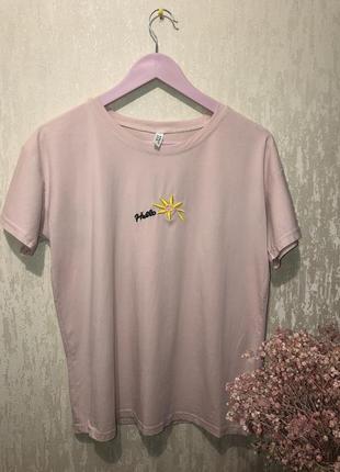 Розовая футболка с маленьким дефектом