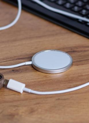 Бездротовий зарядний пристрій magsafe