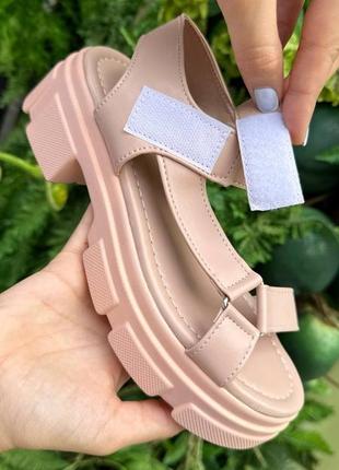 Женские босоножки