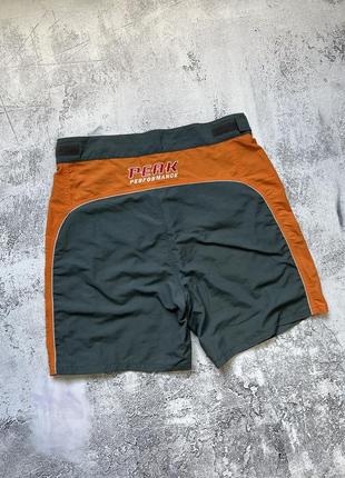 Нейлонові шорти peak performance vintage