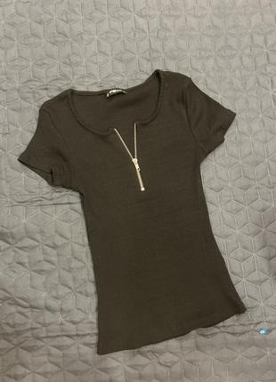 Футболка зі змійкою