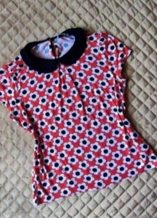 Блуза на розмір 46-48,плечі 38 см,довжина 56 см,підмишки 52 см