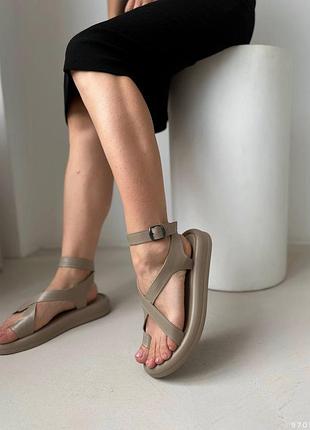 Босоніжки жіночі