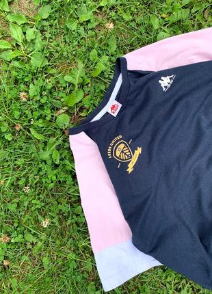 Футболка kappa з лампасами на одному плечі