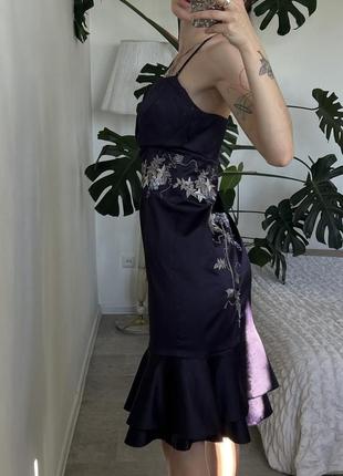 Шелковое миди фиолетовое платье с цветами