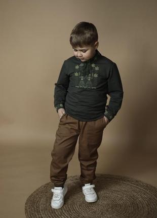 Трикотажна сорочки вишиванка хакі для хлопчика2 фото