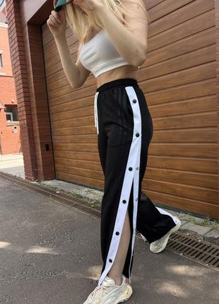 Спортивні штани з лампасами з вставками по боках з кнопками з поясом та низом на резинці з кишенями