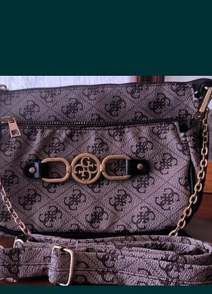 Сумочка кроссбоди в стиле guess