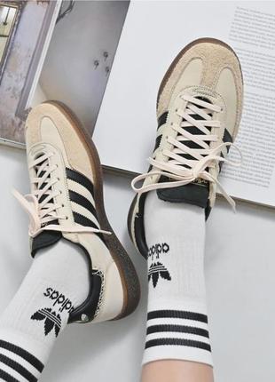 Кросівки yeezy zebra back view on facebook page images 2017