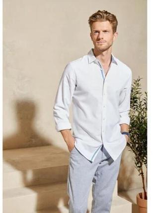 Белая мужская рубашка с льном