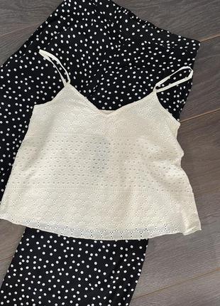 Майка из прошвы на тонких бретелях hollister