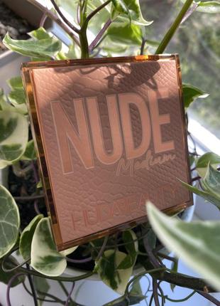 Палетка тіней huda beauty medium