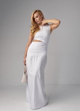 Платье макси с драпировкой и вырезом на талии - белый цвет, l (есть размеры)1 фото
