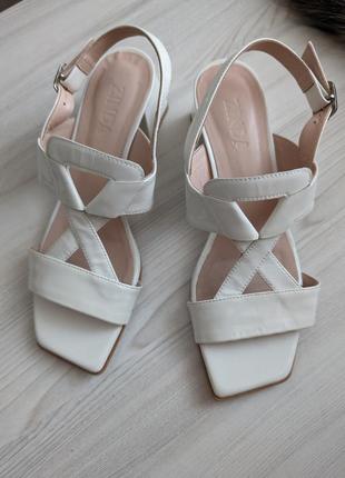 Босоніжки шкіряні, іспанія