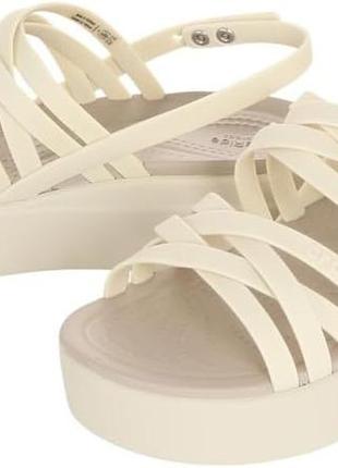 Crocs крокс на платформе сандалии босоножки бруклин brooklyn low strappy 206751 bone