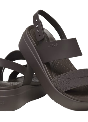 Crocs крокс на платформе сандалии босоножки бруклин brooklyn croco low wedge espresso 208585206