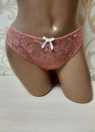 Красиві мереживні гіпюрові трусики