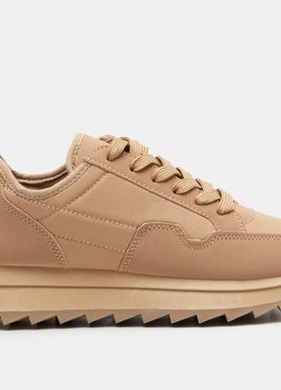 Стильні базові кросівки!!!