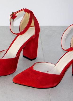 Туфли замшевые на устойчивом каблуке женские с ремешком красные4 фото