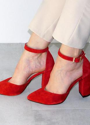 Туфли замшевые на устойчивом каблуке женские с ремешком красные6 фото