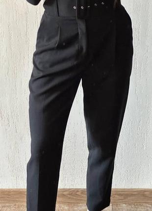 Брюки zara з защипами базові чорні жіночі брюки штани