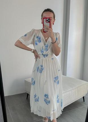 Молочна сукня в сині квіти з резинкою на талії🌸