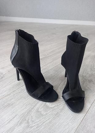 Нові босоніжки michelle keegan