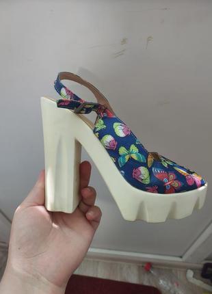 Босоножки женские